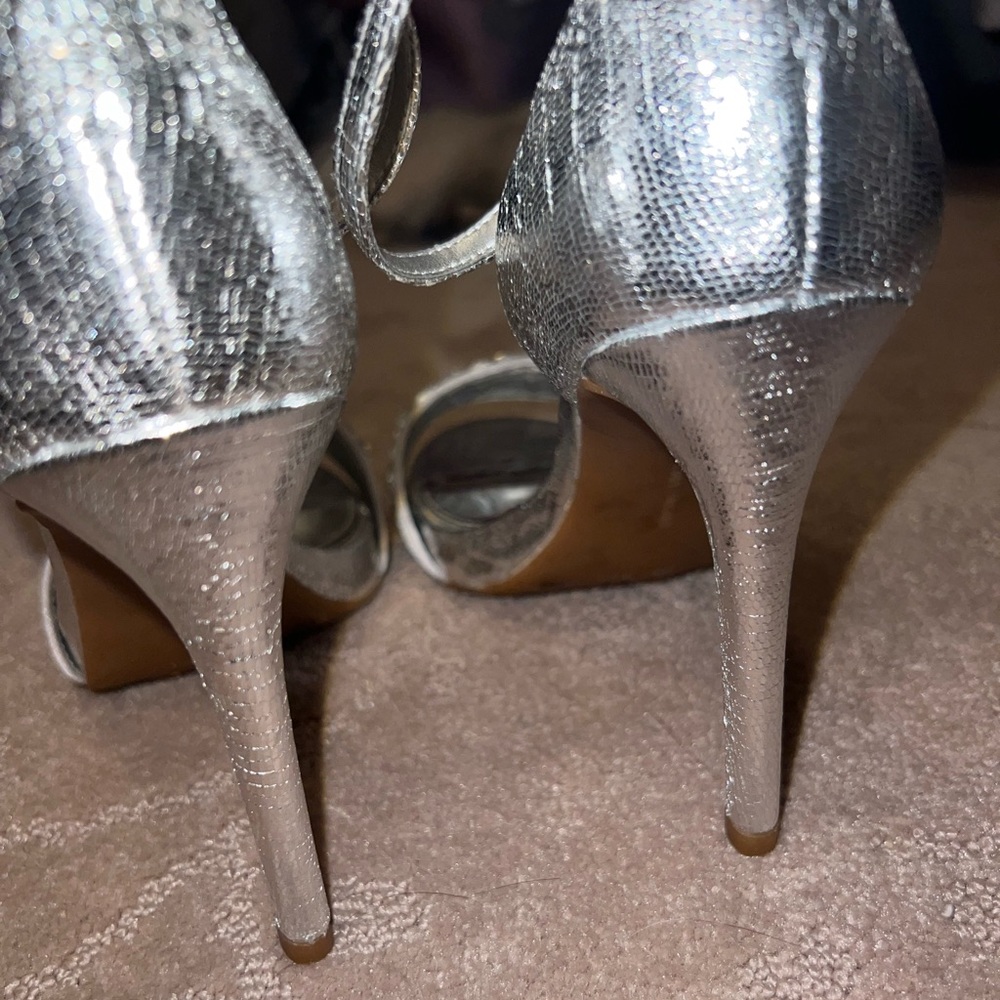 Gianni Bini Silver Heels size 7 - Picture 5 of 7